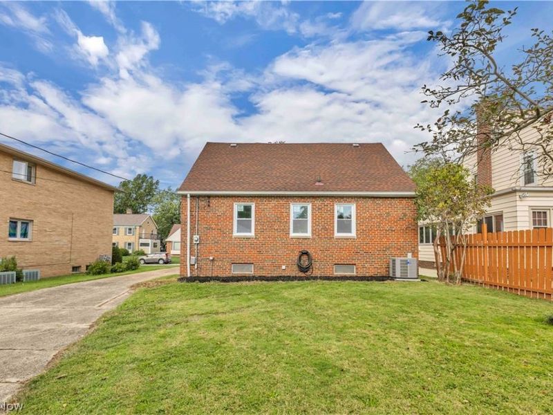 8401 Greenlawn Avenue, Parma, OH 44129 Photo 28