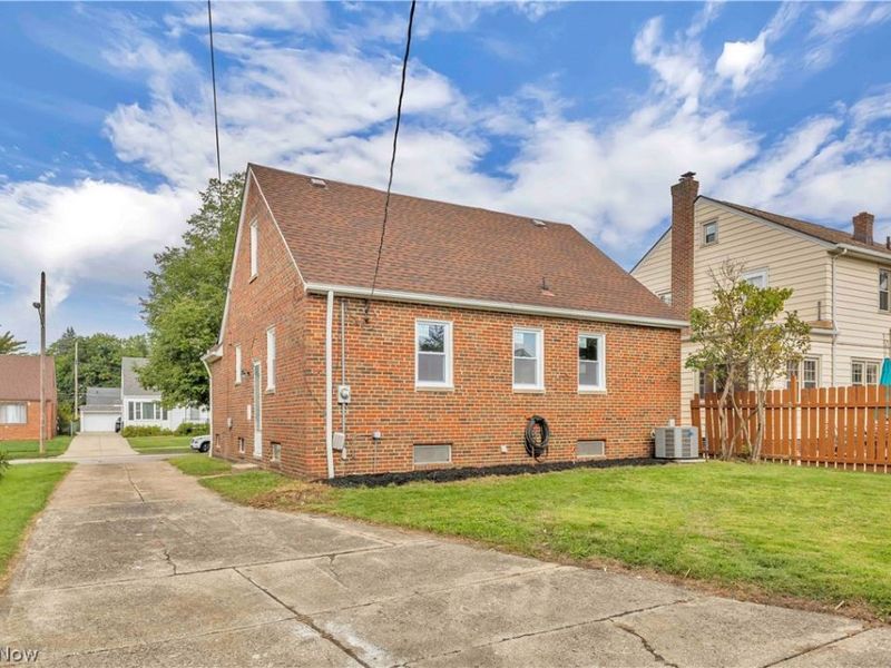 8401 Greenlawn Avenue, Parma, OH 44129 Photo 29