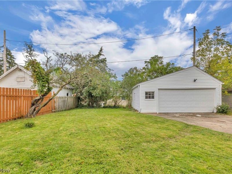 8401 Greenlawn Avenue, Parma, OH 44129 Photo 30