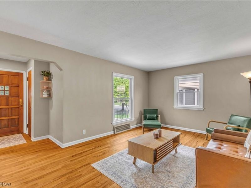 8401 Greenlawn Avenue, Parma, OH 44129 Photo 5