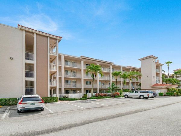6112 Huntwick Terrace, Unit 102, Delray Beach, FL 33484