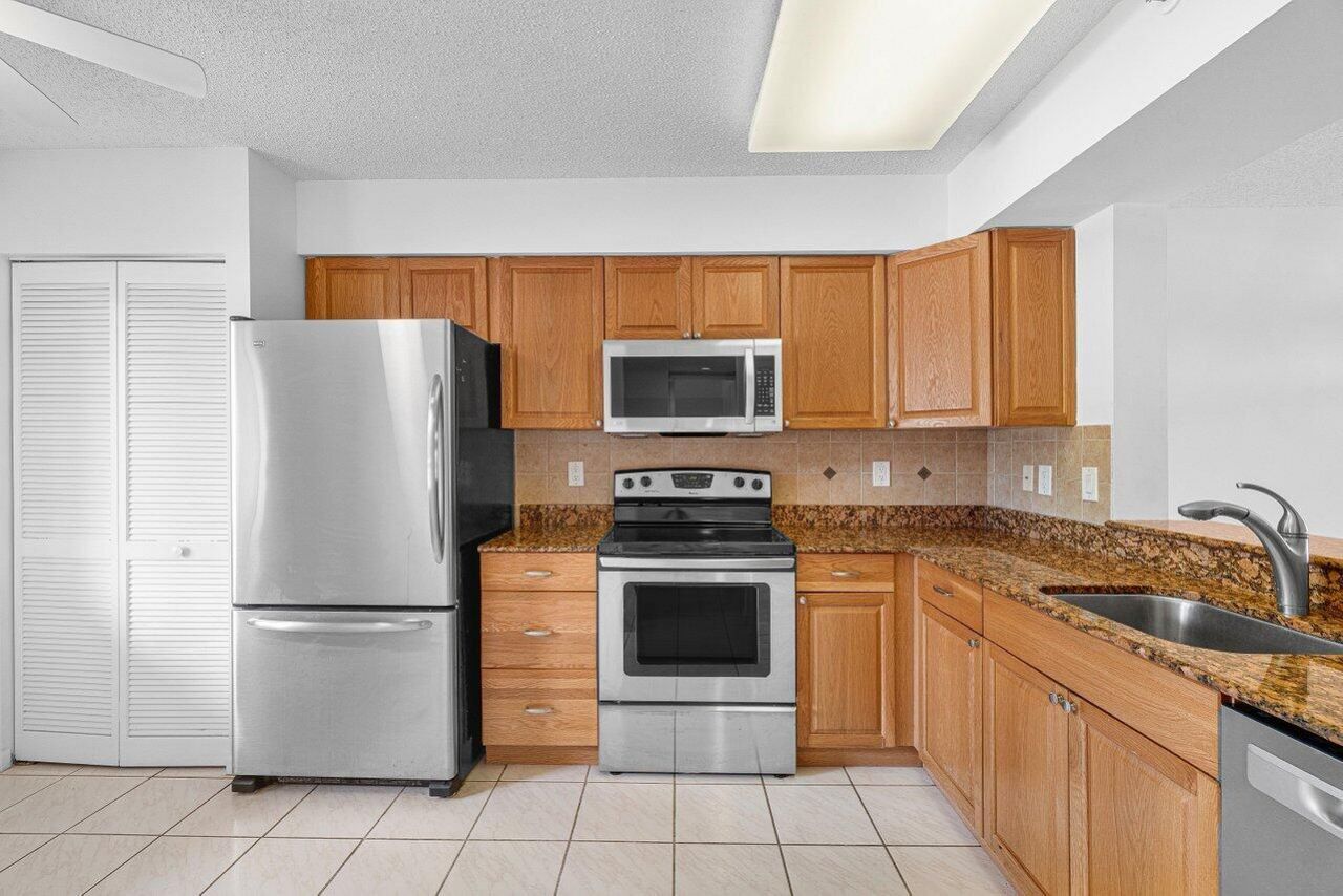 6112 Huntwick Terrace, Unit 102, Delray Beach, FL 33484 Photo