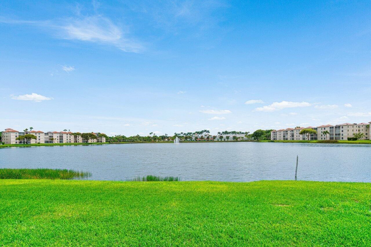 6112 Huntwick Terrace, Unit 102, Delray Beach, FL 33484 Photo