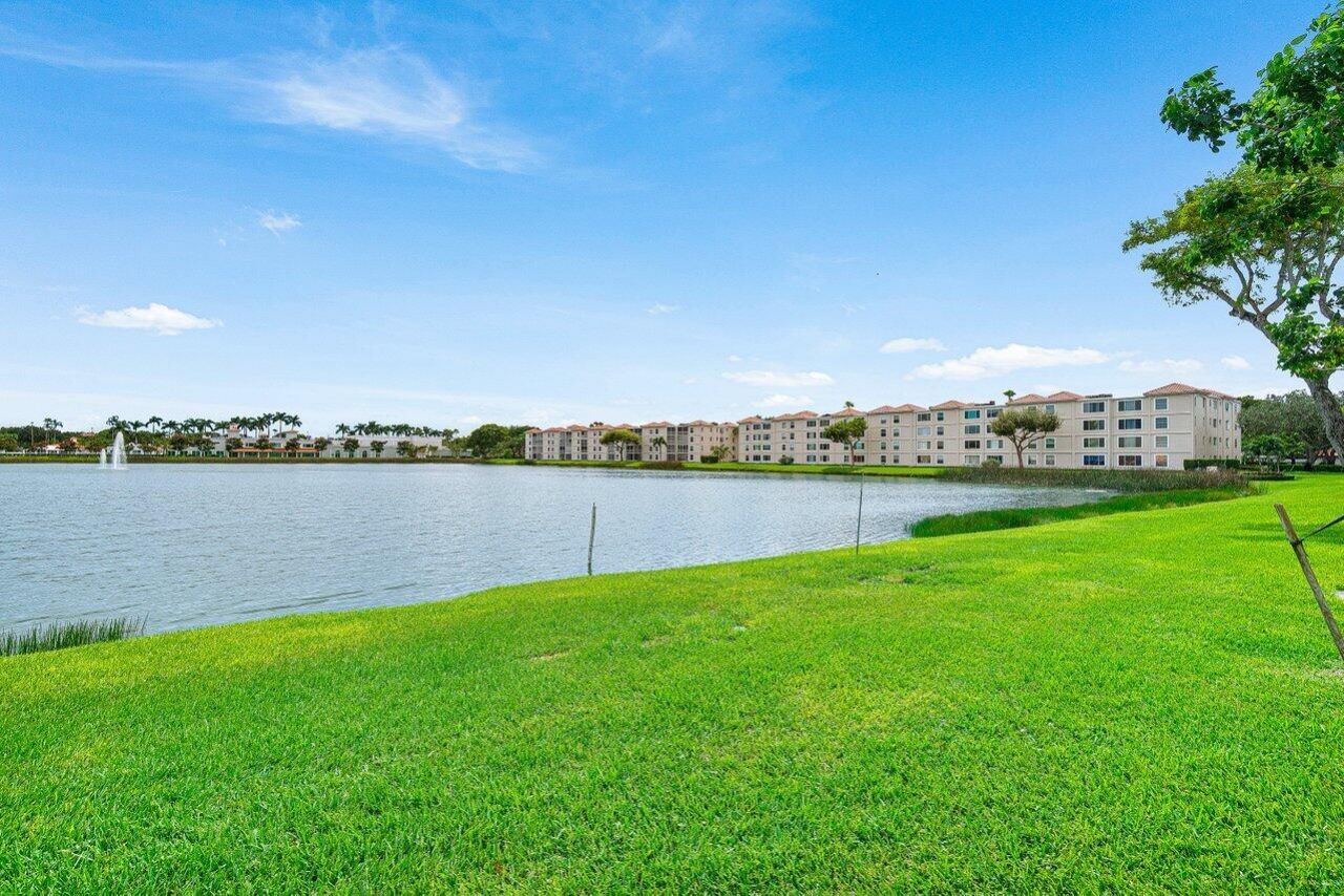 6112 Huntwick Terrace, Unit 102, Delray Beach, FL 33484 Photo