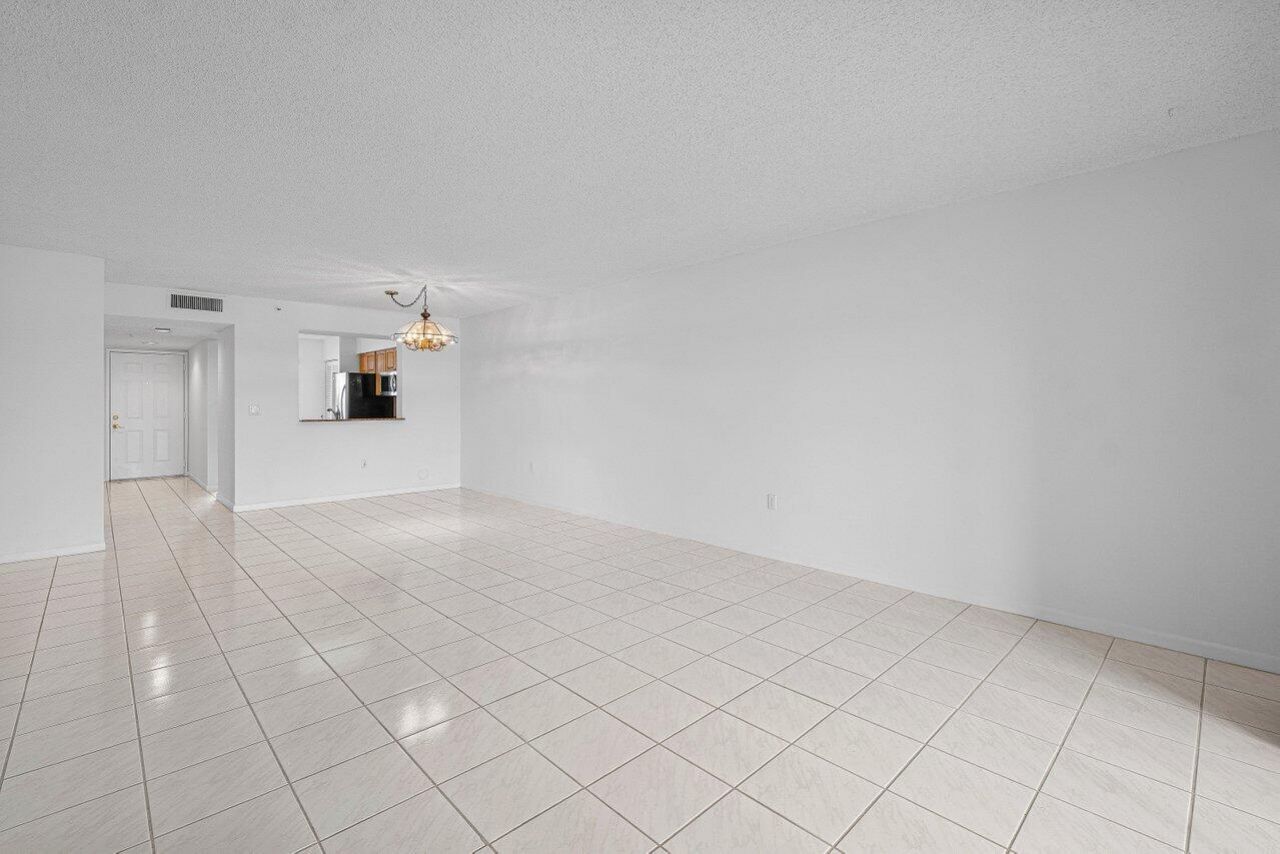 6112 Huntwick Terrace, Unit 102, Delray Beach, FL 33484 Photo