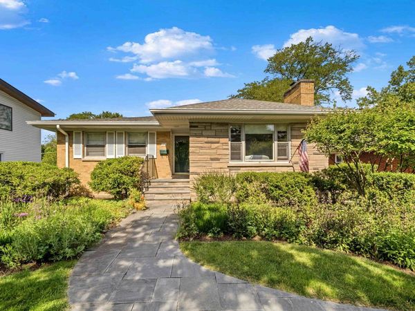 202 Latrobe Avenue , Northfield, IL 60093