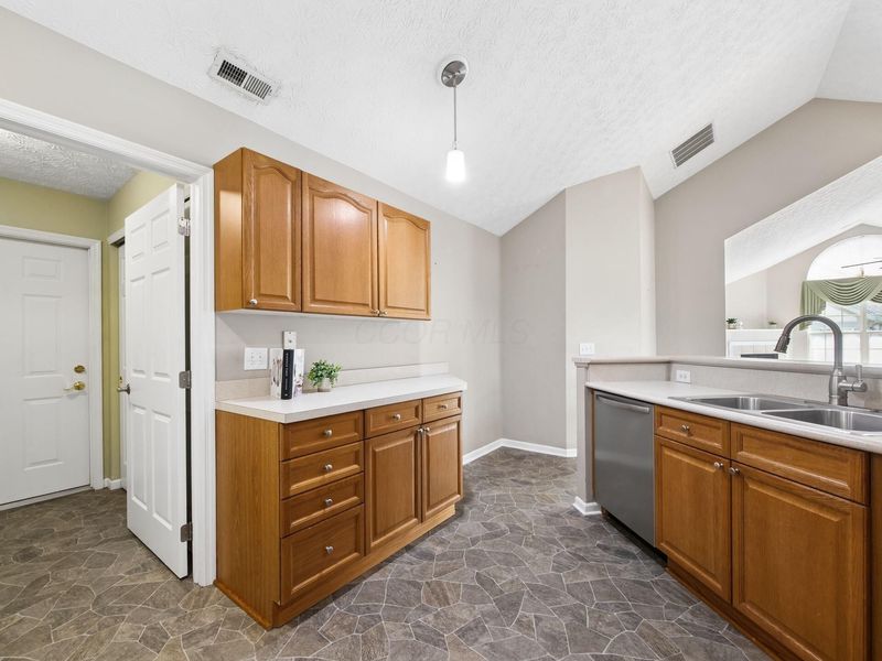 2536 Landings Way, Unit 7, Grove City, OH 43123 Photo 9