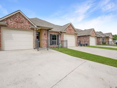 26710 Palmetto Lake Court West, Denham Springs, LA 70726