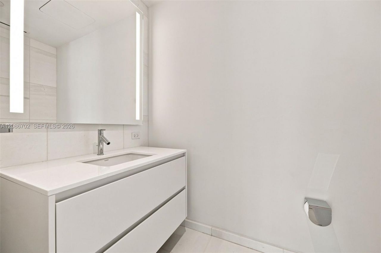 300 Biscayne Blvd Way, Unit 1106, Miami, FL 33131 Photo