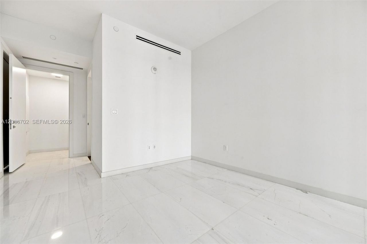 300 Biscayne Blvd Way, Unit 1106, Miami, FL 33131 Photo