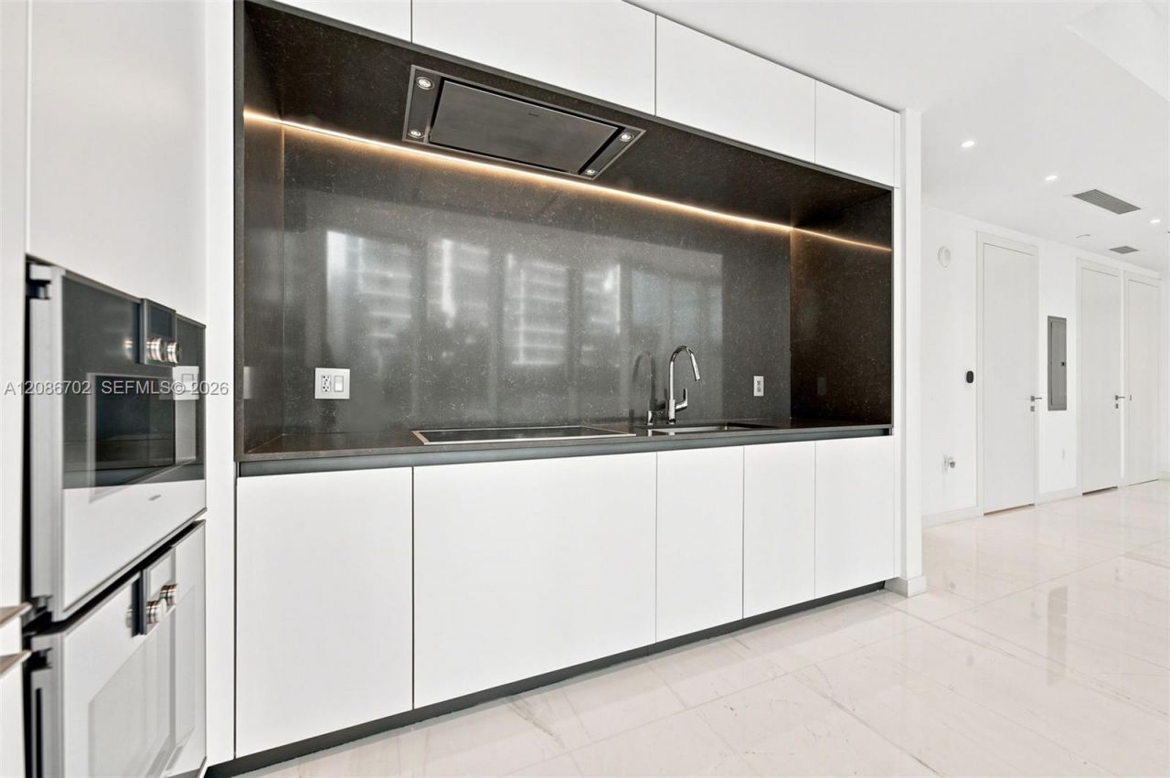 300 Biscayne Blvd Way, Unit 1106, Miami, FL 33131 Photo