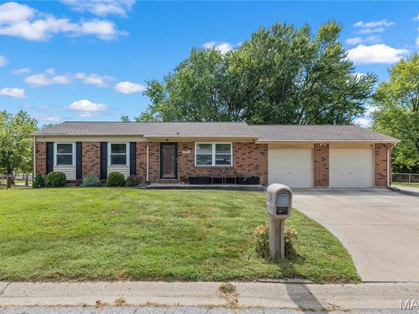 3305 Highgate Lane, St Charles, MO 63301