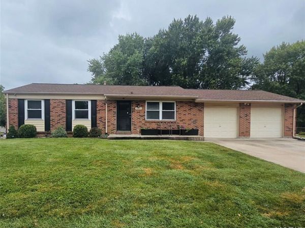 3305 Highgate Lane , St Charles, MO 63301