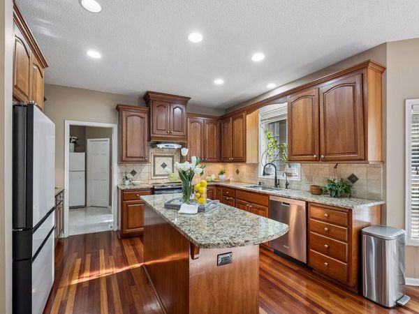 15016 Viewcrest Lane, Burnsville, MN 55306