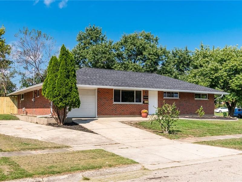 4300 Lambeth Drive, Dayton, OH 45424 Photo 2