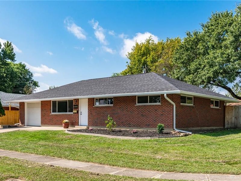 4300 Lambeth Drive, Dayton, OH 45424 Photo 3
