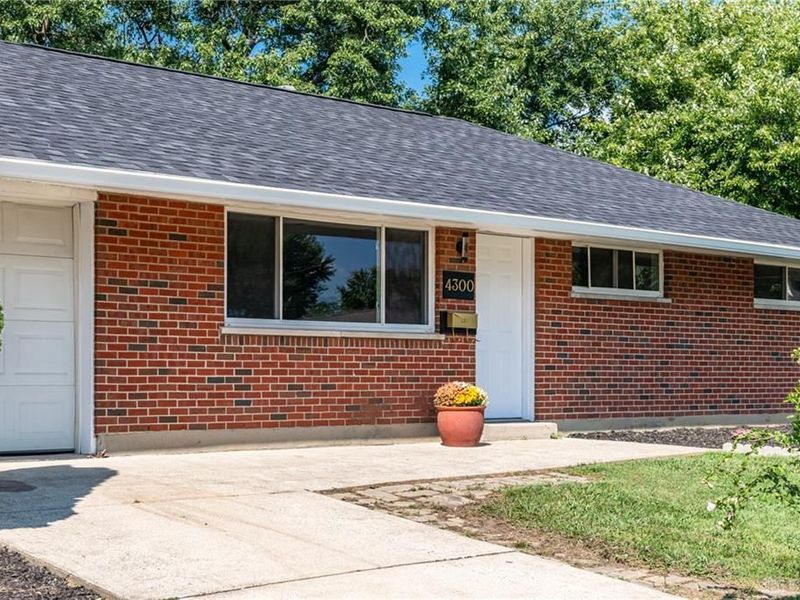 4300 Lambeth Drive, Dayton, OH 45424 Photo 4