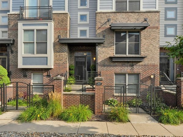 201 Grand Avenue, Unit 207, Des Moines, IA 50309
