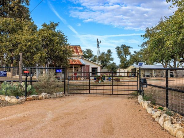 888 Dietrich RD, Fredericksburg, TX 78624
