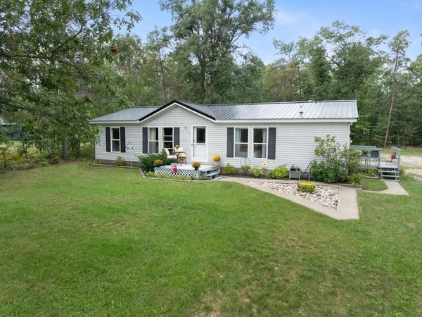 6028 Berry Lane, Indian River, MI 49749