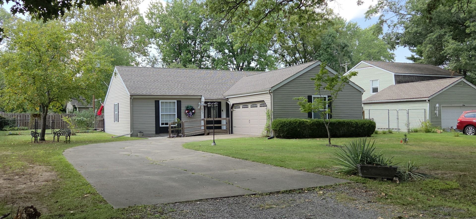 907 Lickliter Street, Benton, IL 62812 Main Photo