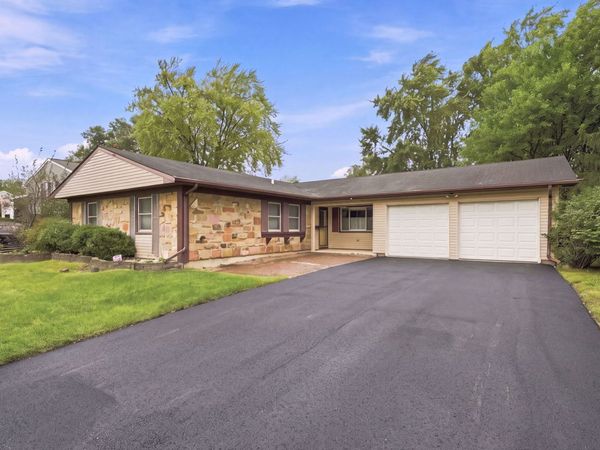 1600 Cambourne Lane, Schaumburg, IL 60194