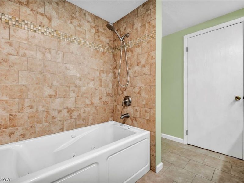 37472 Hunters Ridge , Solon, OH 44139 Photo 40
