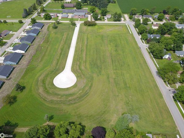 103 Billy Robinson Court, Grinnell, IA 50112