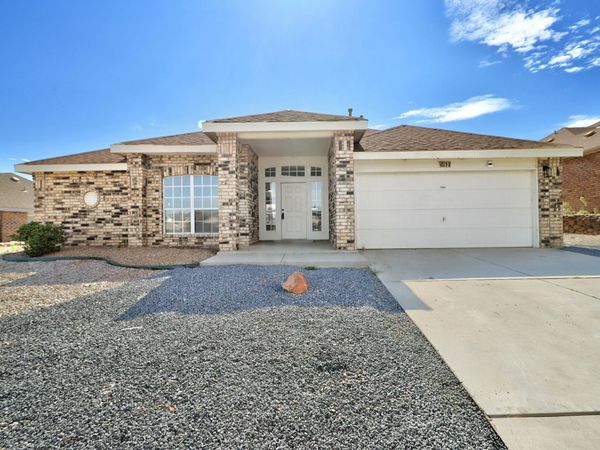 12 Juniper Avenue , Los Lunas, NM 87031