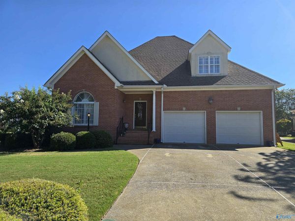 312 Lakepoint Drive, Gadsden, AL 35901