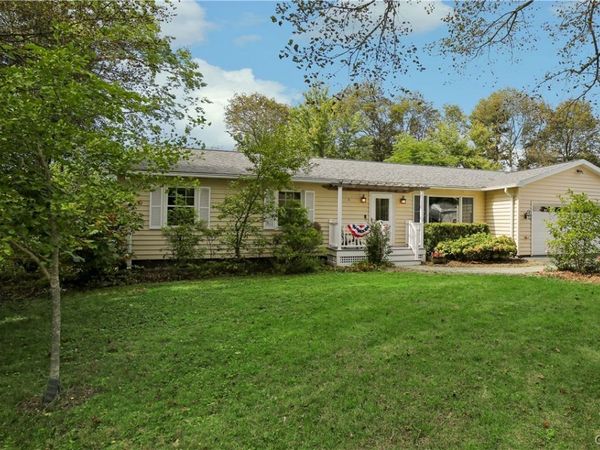 107 Edwards Drive, Fayetteville, NY 13066
