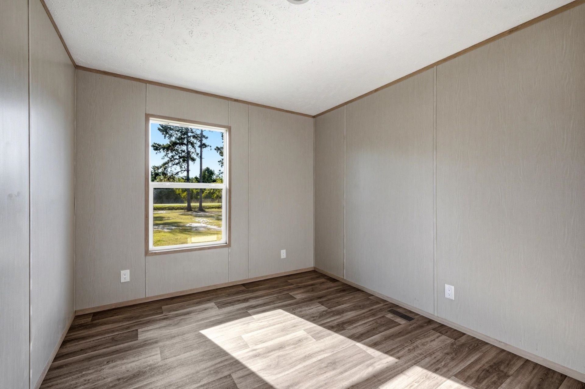 1411 Huntwood Dr. Photo 16