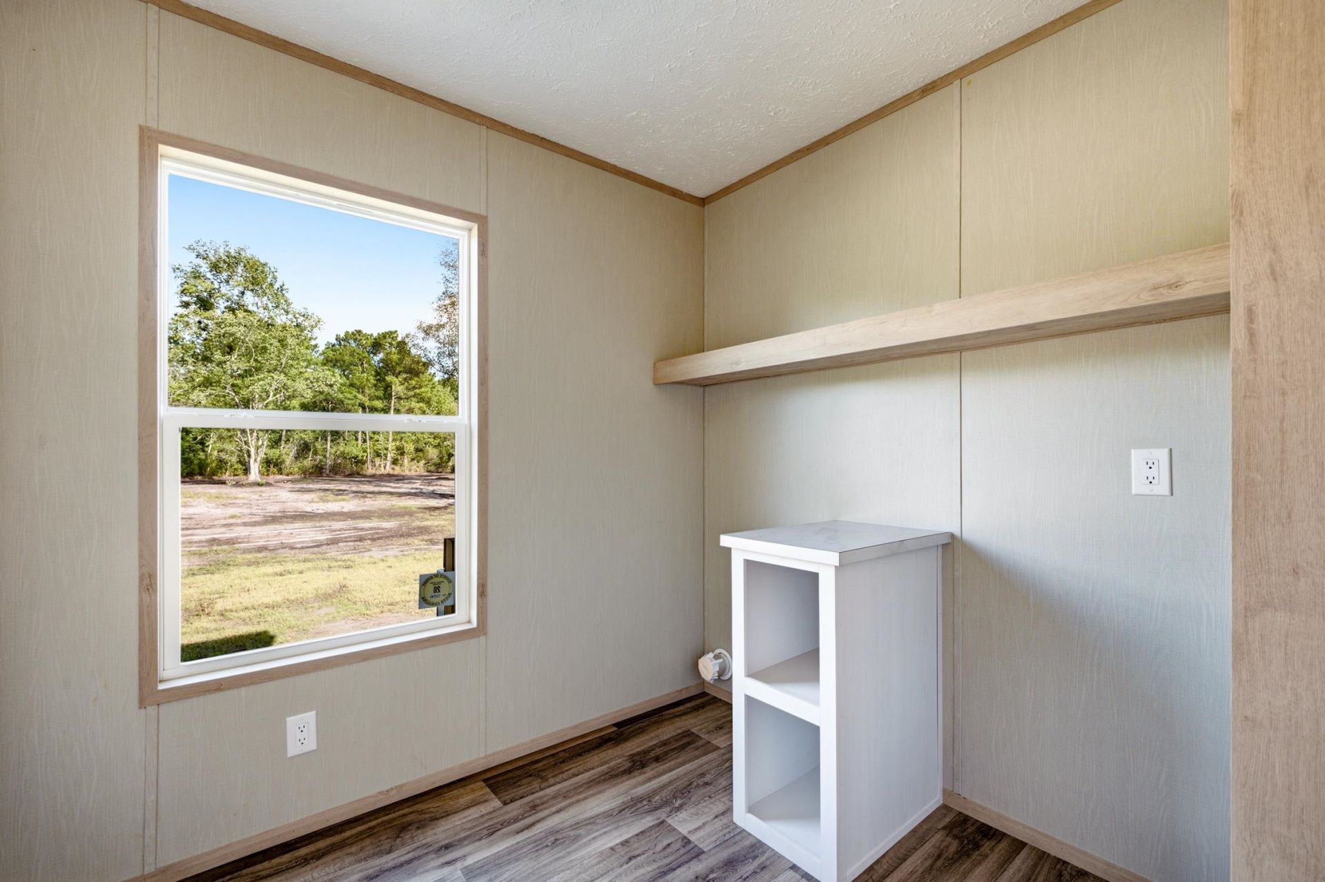 1411 Huntwood Dr. Photo 20
