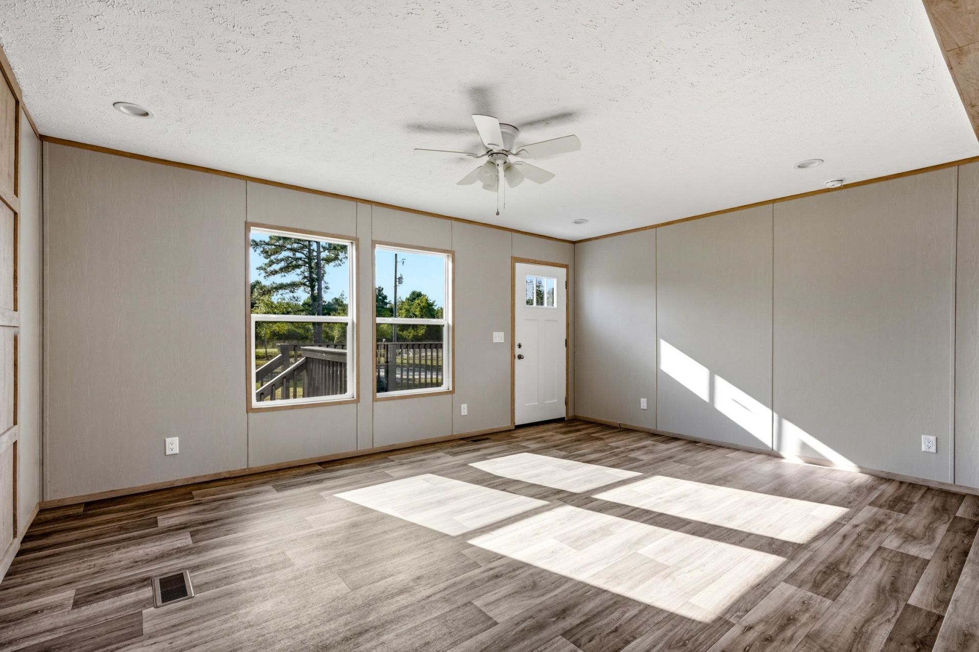 1411 Huntwood Dr. Photo 4