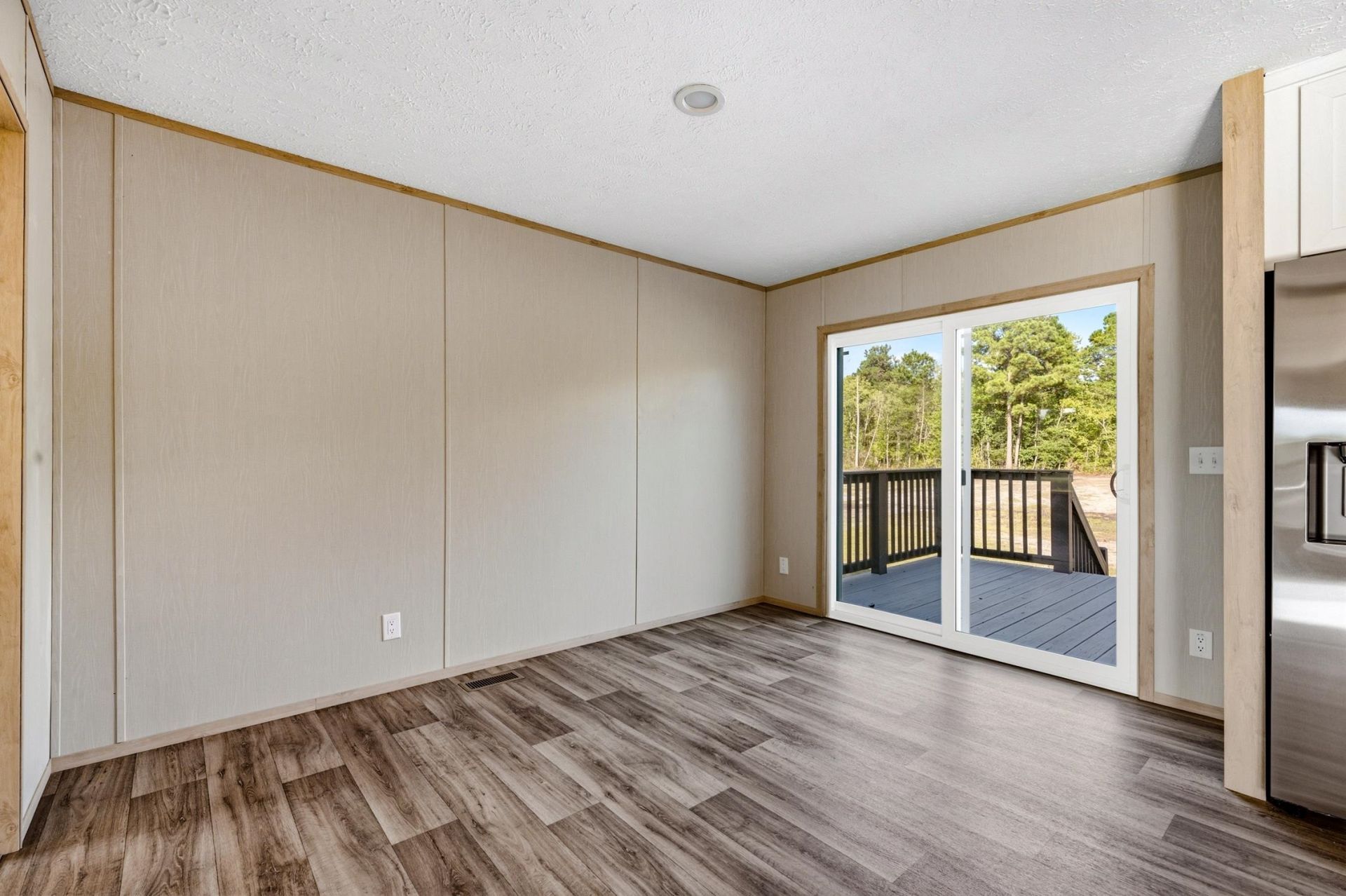 1411 Huntwood Dr. Photo 6