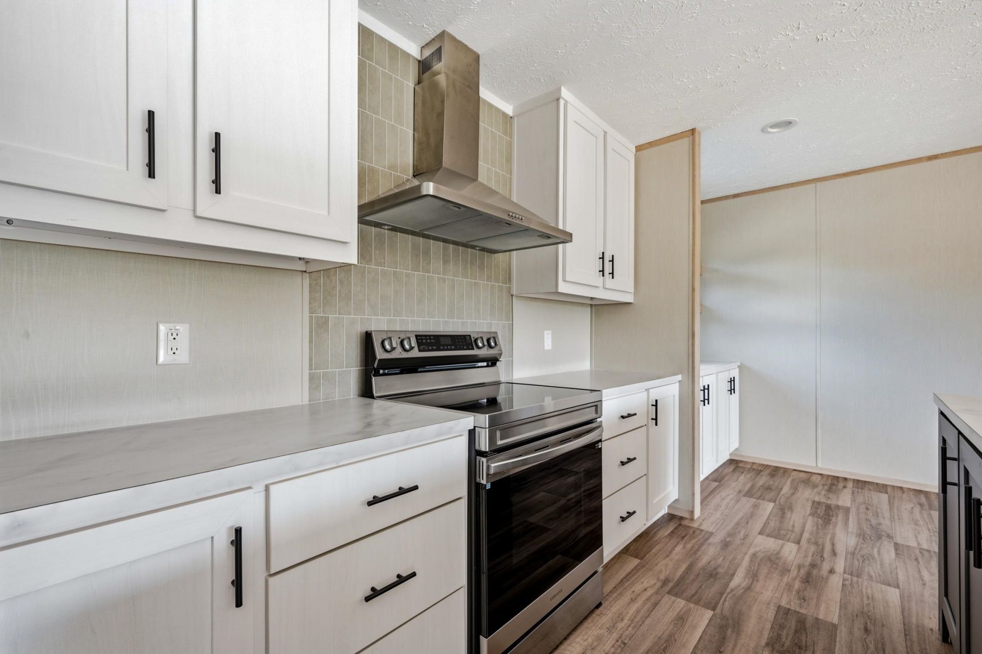 1411 Huntwood Dr. Photo 8