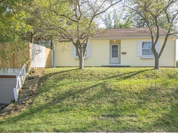 201 E 3rd Street , Anamosa, IA 52205