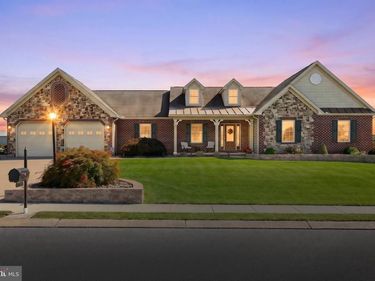 392 ONYX ROAD, NEW OXFORD, PA 17350