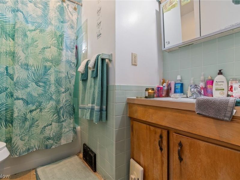1360 Brittain Woods Road, Akron, OH 44310 Photo 12