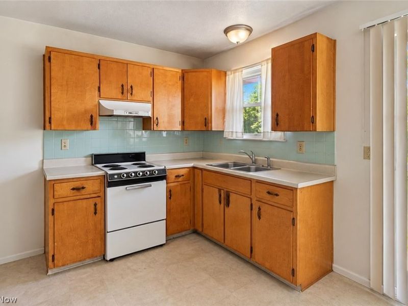 1360 Brittain Woods Road, Akron, OH 44310 Photo 16