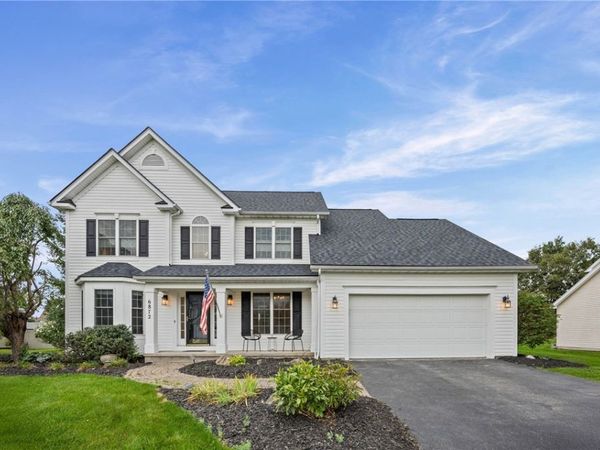 6872 Chestnut Hl , Victor, NY 14564
