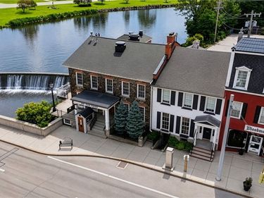 1 Main Street, Le Roy, NY 14482