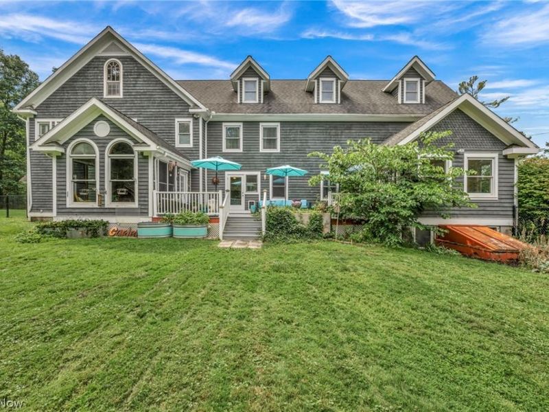 9773 Broadway Drive, Chagrin Falls, OH 44023 Photo 2