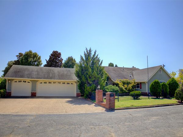 8110 Jamestown Avenue, Tulsa, OK 74137