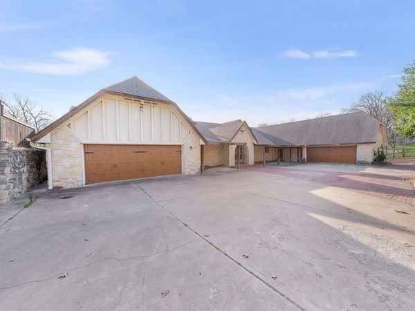 7455 S Sleepy Hollow Drive , Tulsa, OK 74136
