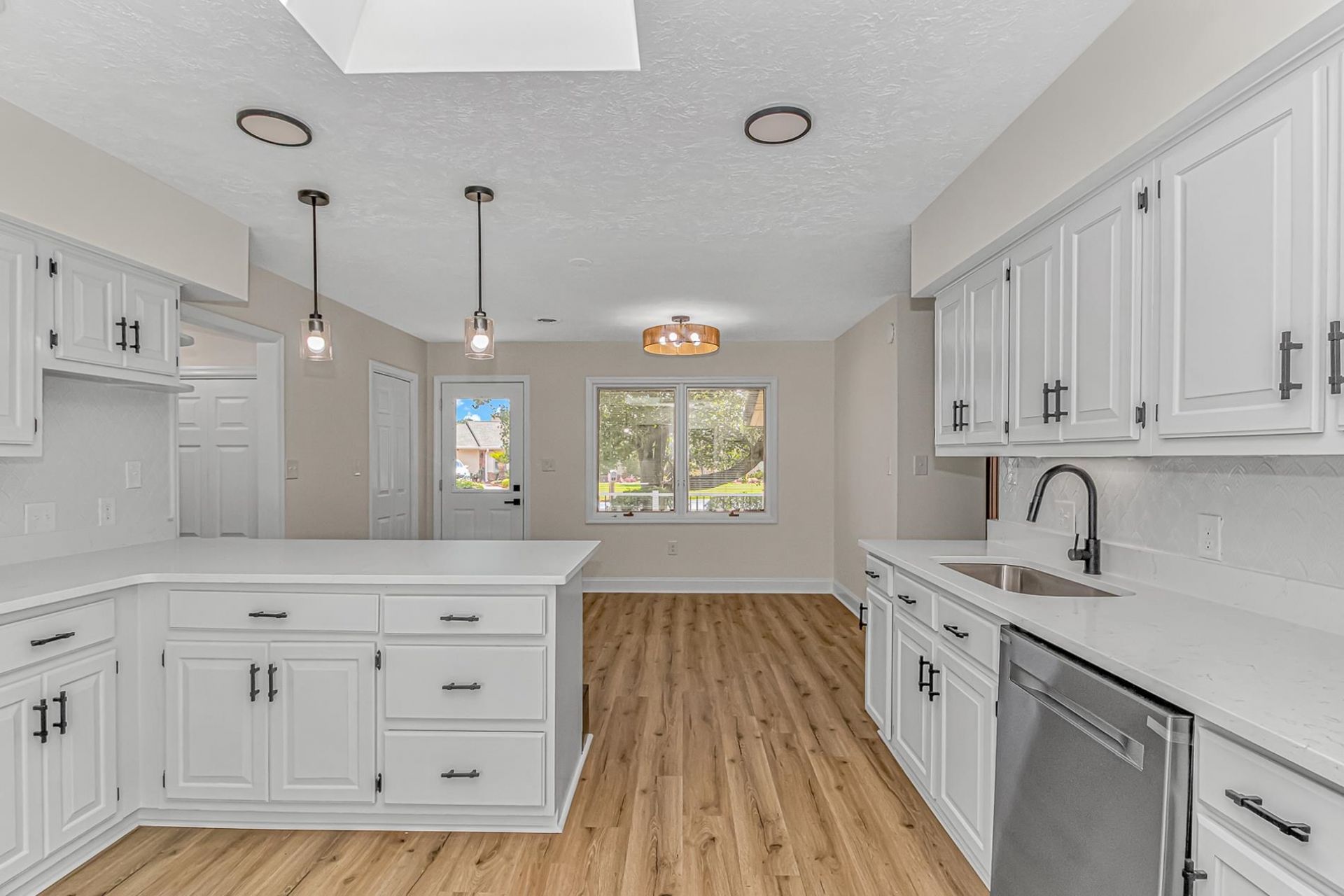 1124 Plantation Dr. Photo 16