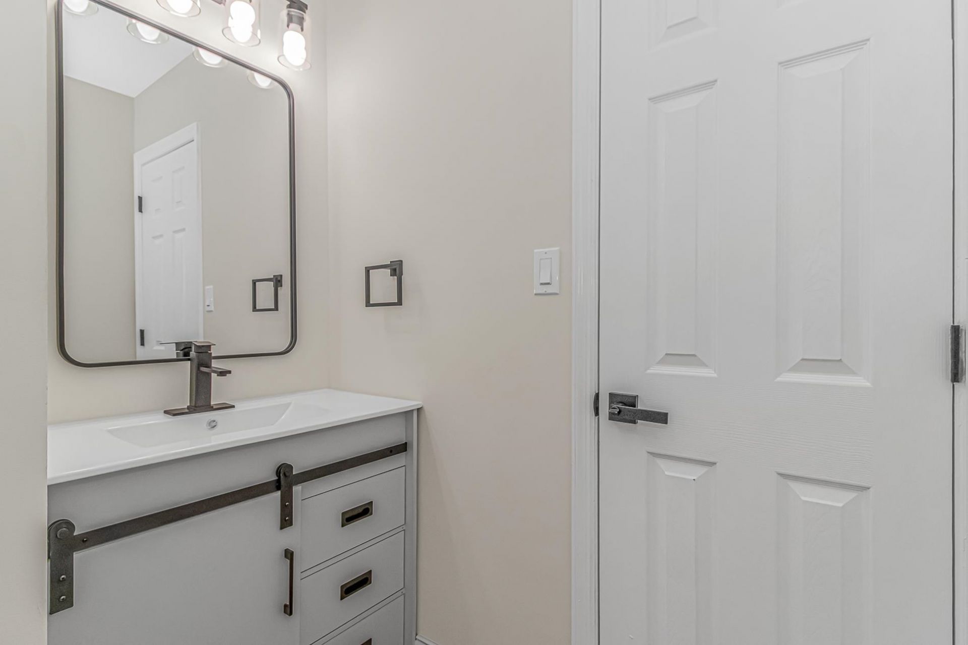1124 Plantation Dr. Photo 23