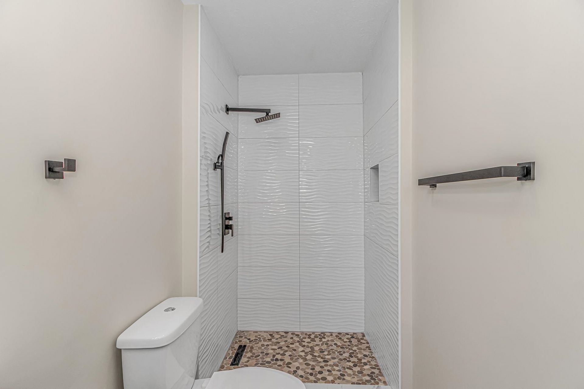 1124 Plantation Dr. Photo 32