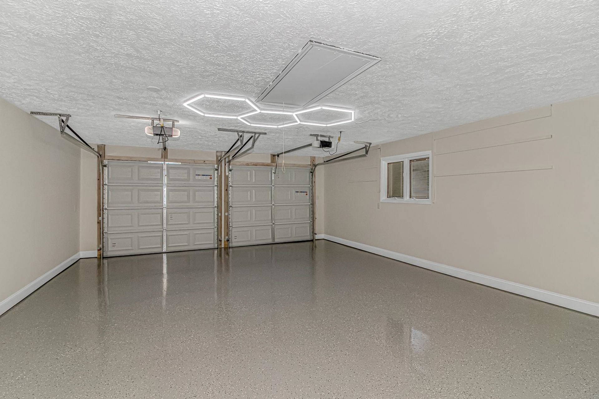 1124 Plantation Dr. Photo 35