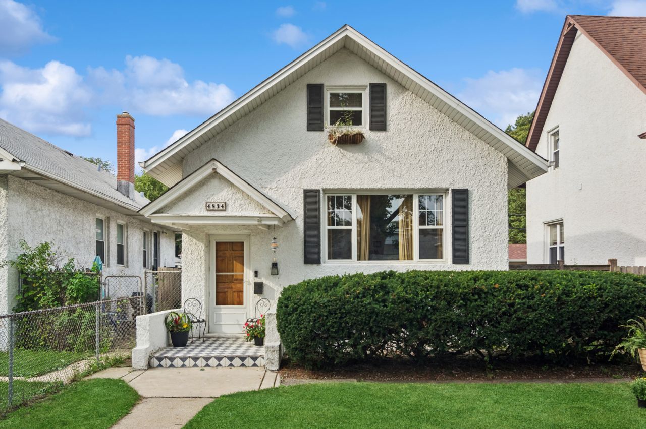 4834 W Cullom Avenue, Chicago, IL 60641 Main Photo